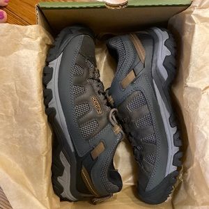KEEN Men’s Targhee Vent Men’s Hiking Shoes size 11- BRAND NEW - Never Been Worn